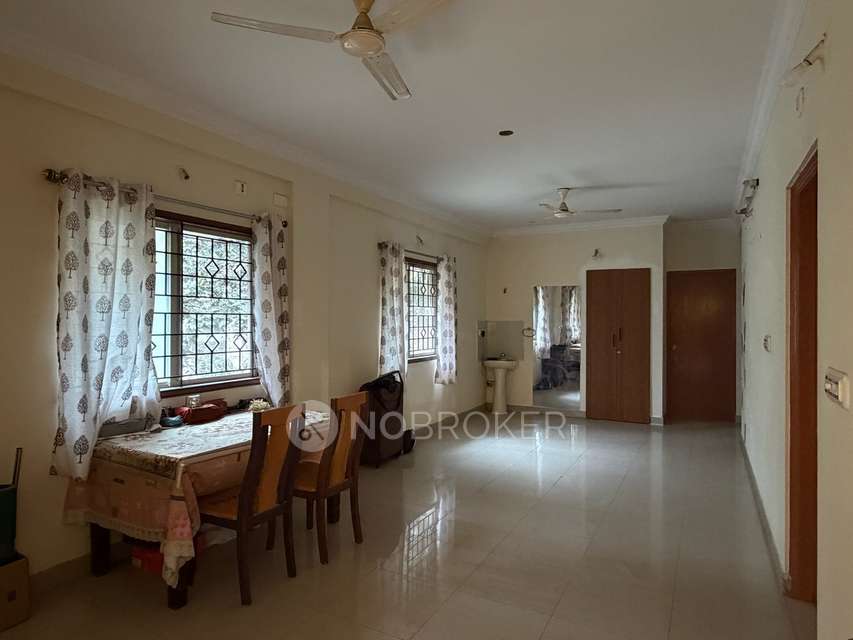 Single Room for Female In 3 BHK  In Kristal Jade In Bellandur