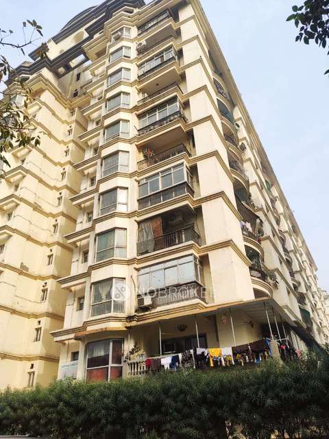 Single Room for Female In 2 BHK  In Shipra Krishna Vista In Indirpuram