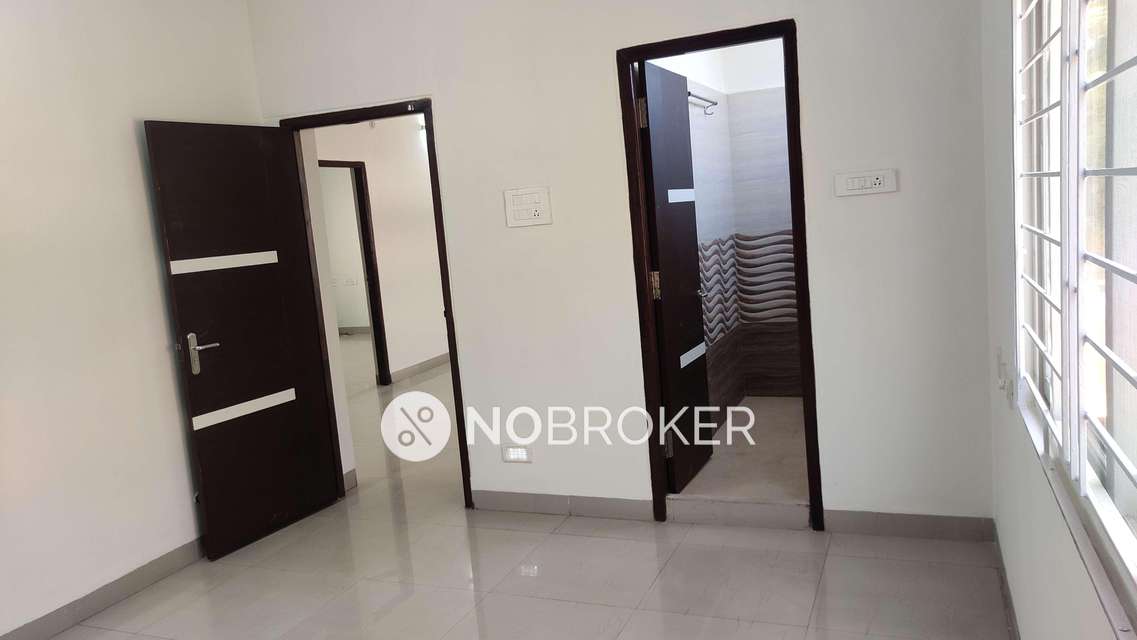 3 BHK Flat In Gayathri Apartment  For Sale  In Banjara Hills