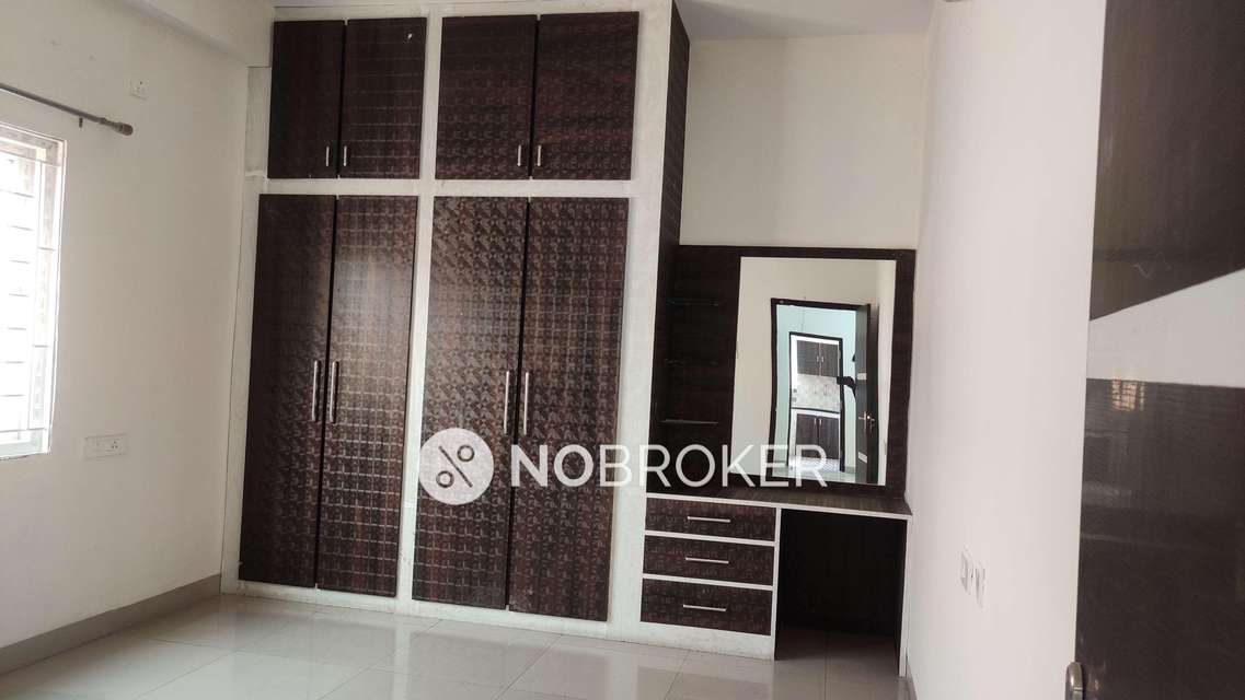 3 BHK Flat In Gayathri Apartment  For Sale  In Banjara Hills