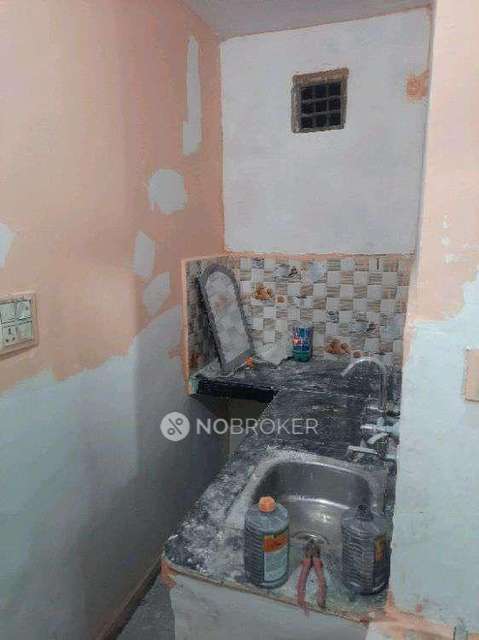 2 BHK Flat In Standlone Building For Sale  In Seelampur