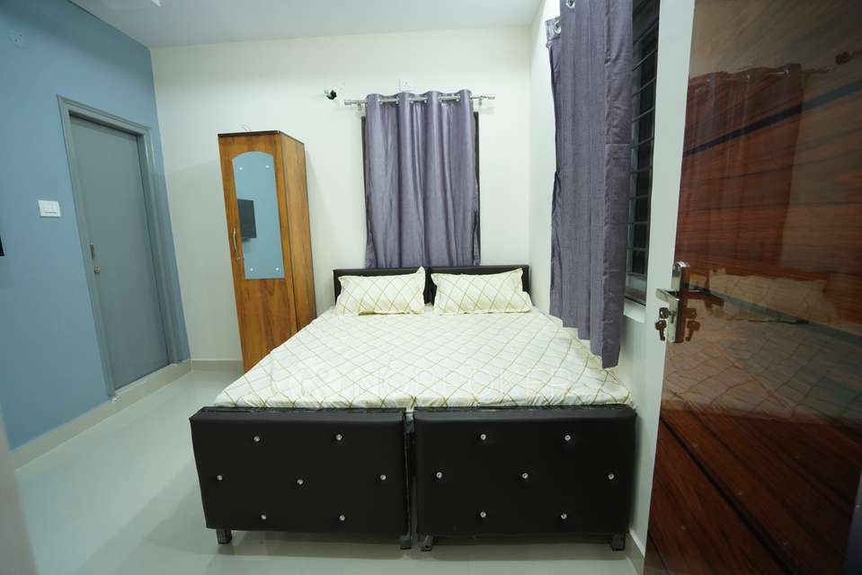 PG for Anyone in Financial District