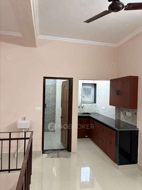 2 BHK Flat In Nehru Apartments for Rent  In Kalkaji