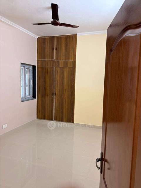 2 BHK Flat In Nehru Apartments for Rent  In Kalkaji