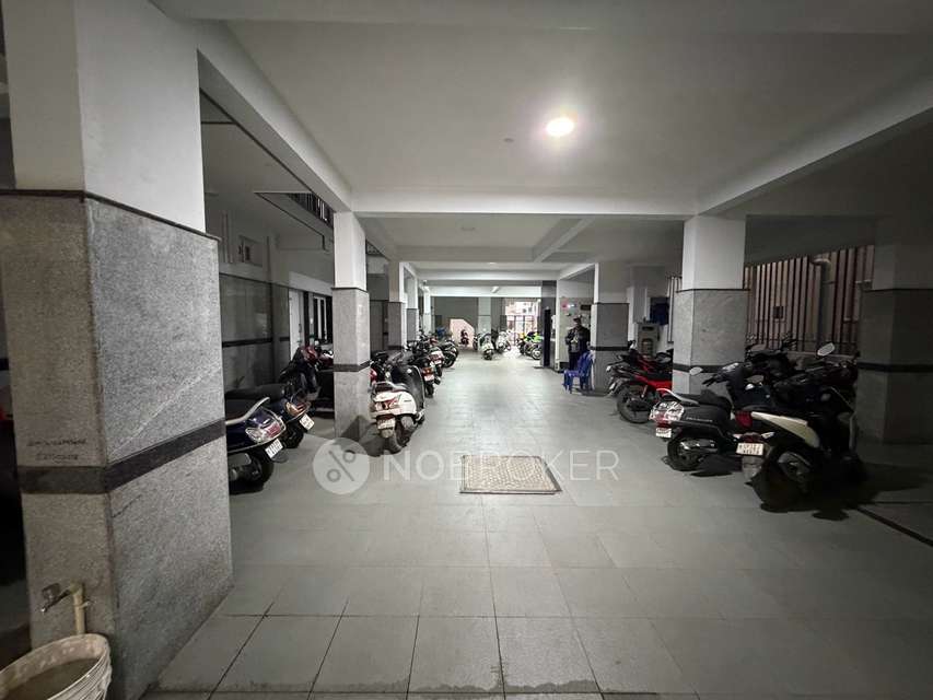 Single Room for Male In 2 BHK  In Apartment In Lakkasandra