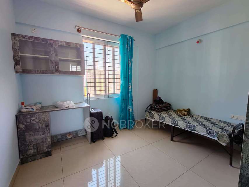 Single Room for Female In 2 BHK  In R R Signature In Rk Hegde Nagar