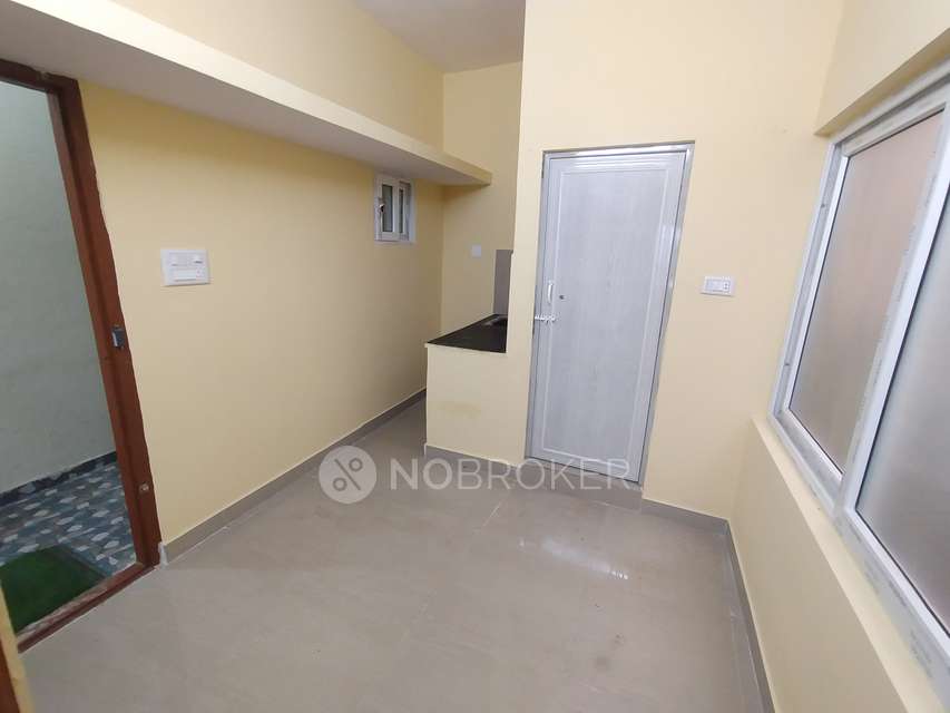 1 BHK Flat In Srinivasa Nilyam (only Bachelors) for Rent  In  Halasuru