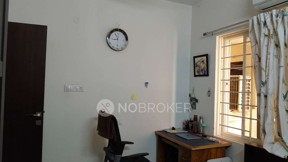Single Room for Female In 3 BHK  In Vajra's Jasmine County In  Gachibowli