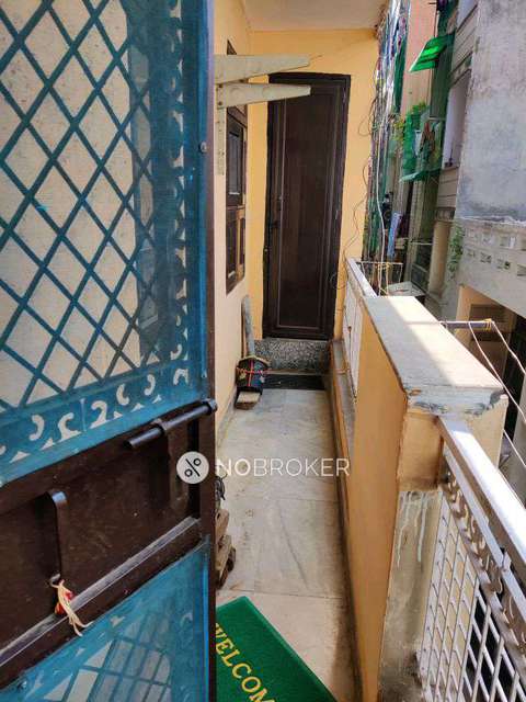 2 BHK Flat For Sale  In West Vinod Nagar