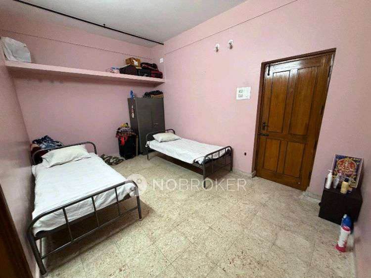 Shared Room for Male In 4+ BHK  In  Rajajinagar