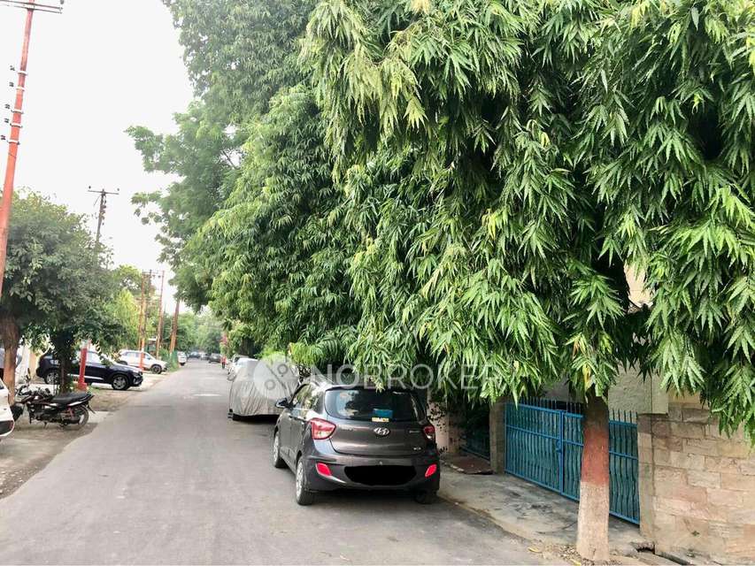 3 BHK Flat In Jal Vayu Vihar For Sale  In Sector 21