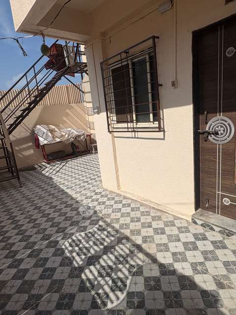 1 RK House for Rent  In Mhatre Bridge