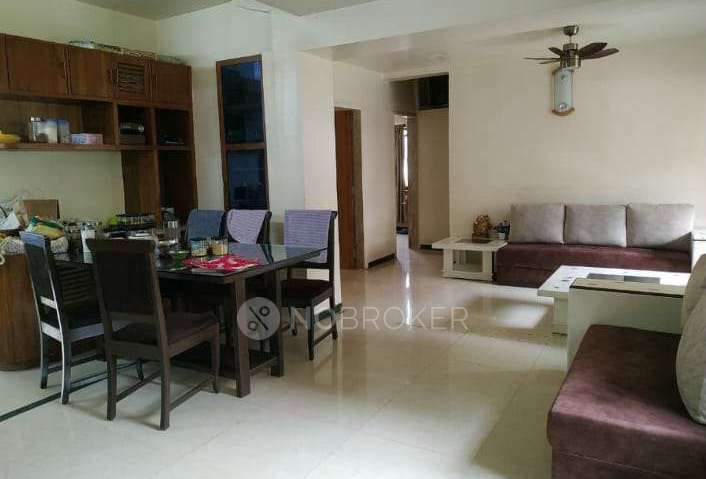 Shared Room for Female In 3 BHK  In Apartment In , Sadashiv Peth