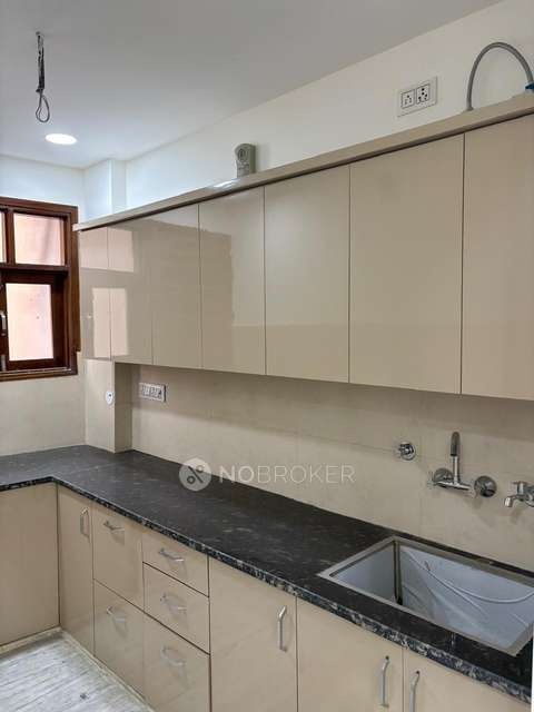 2 BHK Flat In Rani Bagh, Pitam Pura For Sale  In Ram Handloom Emporium Pvt. Ltd.