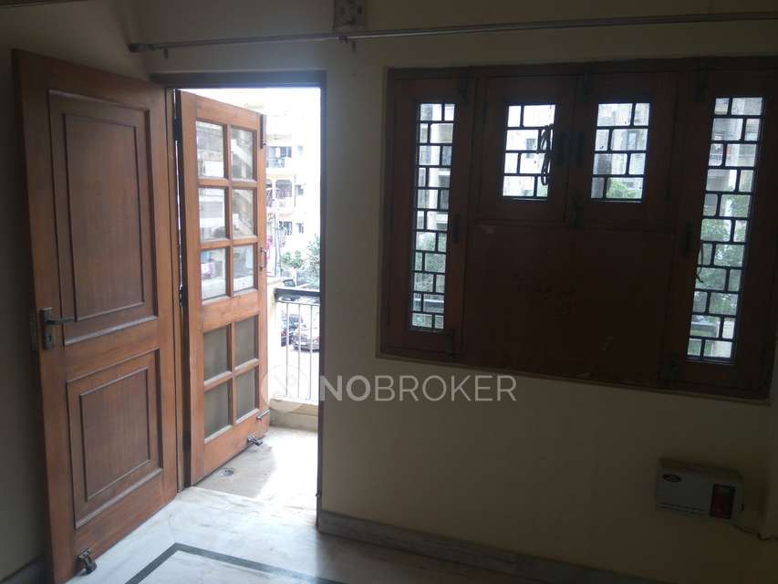 3 BHK Flat In Shalimar Bagh For Sale  In Shalimar Bagh