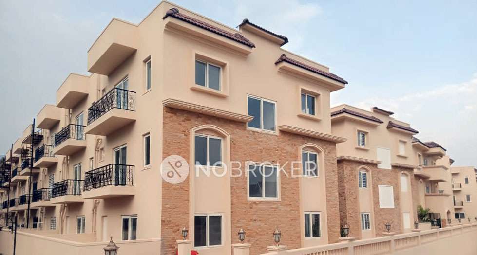 Single Room for Female In 4 BHK  In Saiven Hamptons, Narayanaghatta In Muthanalluru Road