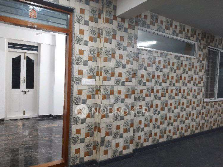 Single Room for Female In 2 BHK  In Rajajinagar