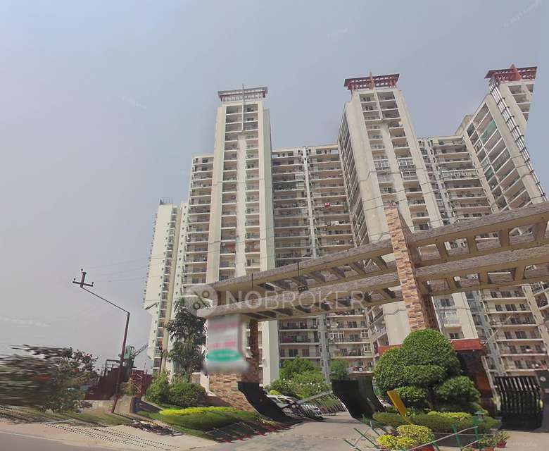 Shared Room for Male In 3 BHK  In Apartment In Sectpor 78