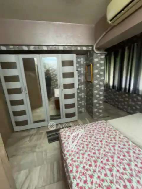 Single Room for Female In 2 BHK  In Juhu