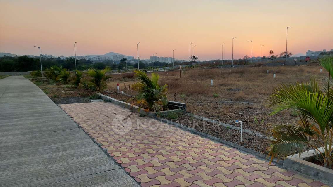 Plot For Sale  In The Oasis In Varale