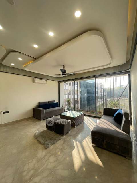 Single Room for Female In 3 BHK  In Sector 57