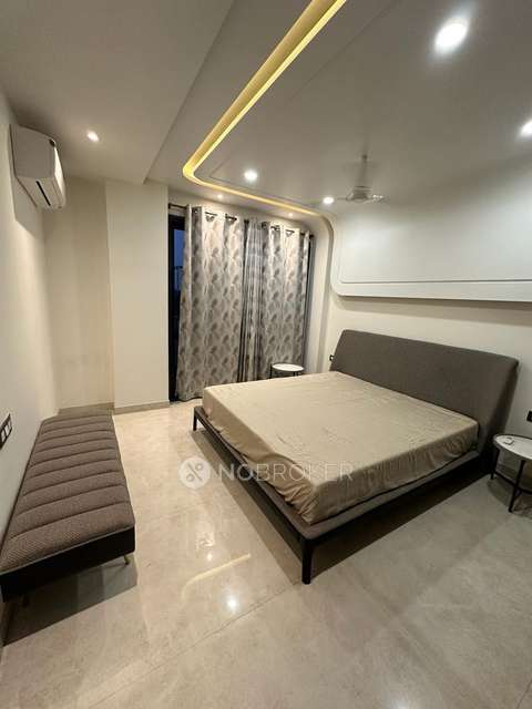 Single Room for Female In 3 BHK  In Sector 57