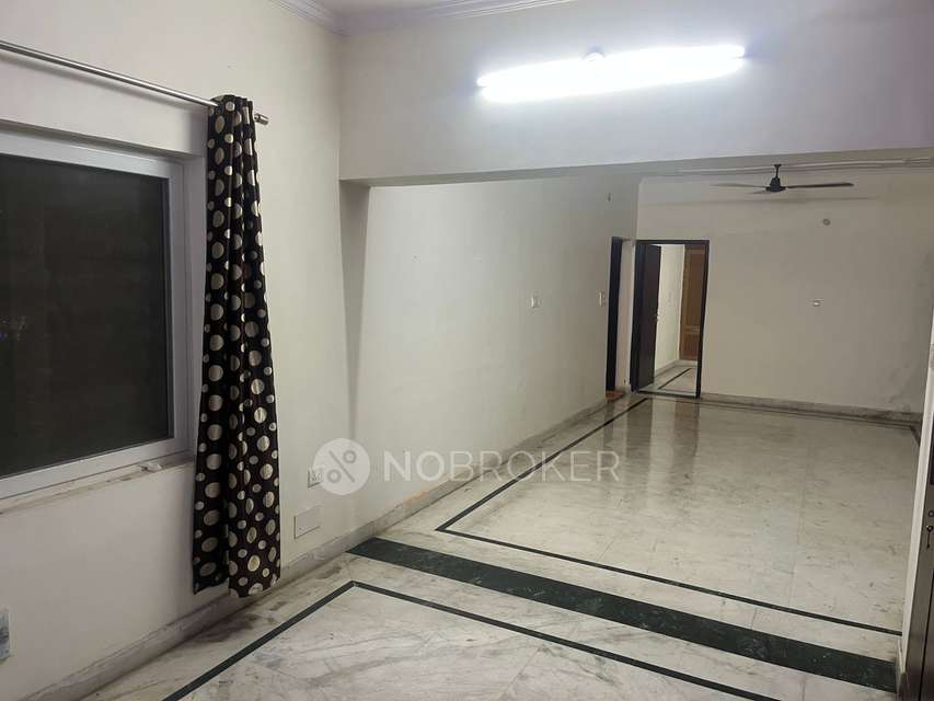 3 BHK Flat In Sanjay Lake View Aparments for Rent  In Mayur Vihar