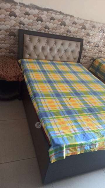 PG for Girls in Crossings Republik