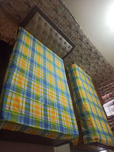 PG for Girls in Crossings Republik