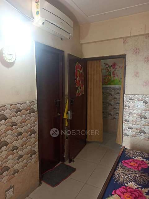 PG for Girls in Crossings Republik