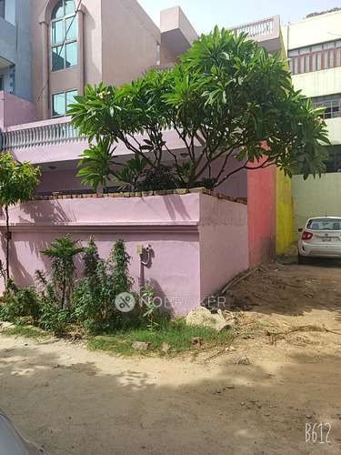 2 BHK Flat In Standalone Building  for Rent  In Sector 11