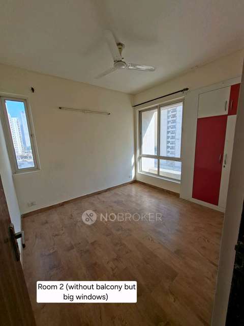 Single Room for Female In 3 BHK  In Jaypee Kosmos In Sector 134