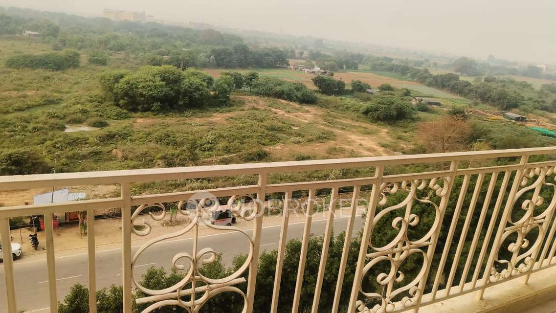 2 BHK Flat In Mahagun Mantra Ii for Rent  In Sector 10