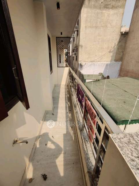 3 BHK House for Rent  In 82671, Roshanara Rd, Opp. Jaipur Golden Transport, Kherian Mohalla, Sabzi Mandi Old, Delhi, 110007, India