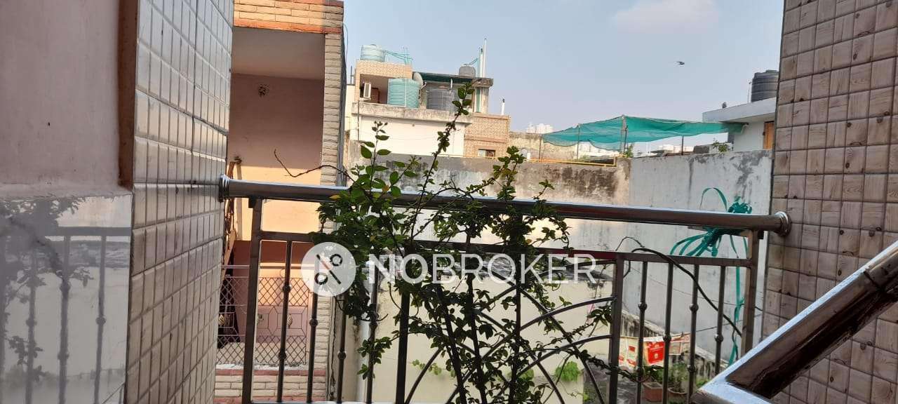 1 BHK Flat In Standalone Building  For Sale  In Pandav Nagar,