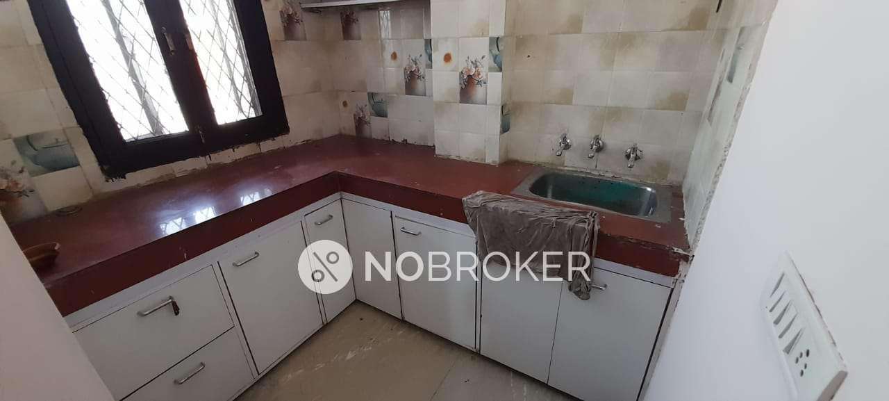 1 BHK Flat In Standalone Building  For Sale  In Pandav Nagar,