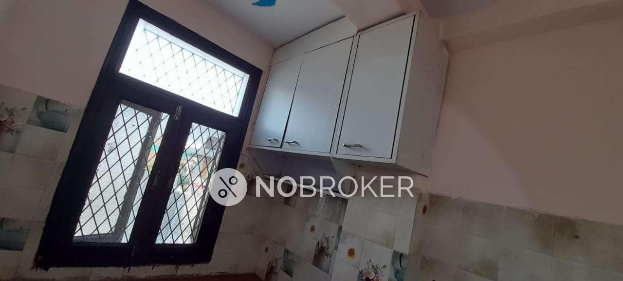 1 BHK Flat In Standalone Building  For Sale  In Pandav Nagar,