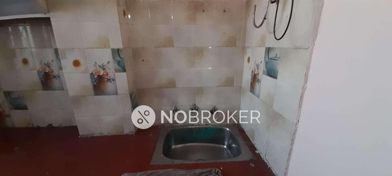 1 BHK Flat In Standalone Building  For Sale  In Pandav Nagar,