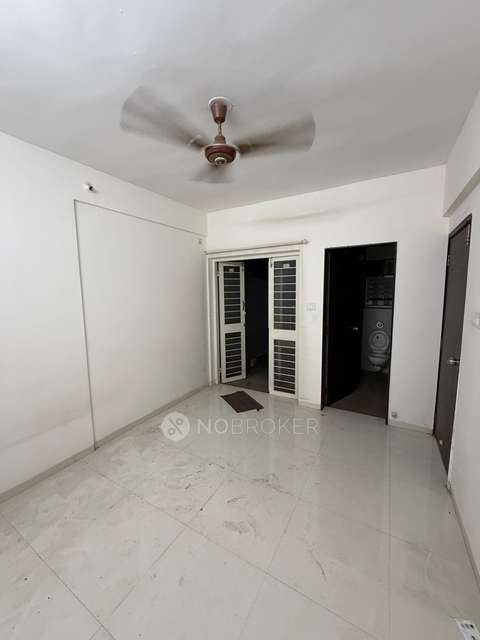 2 BHK Flat In Royal Twin Tower for Rent  In Wakad