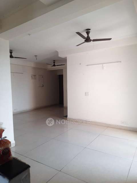 Shared Room for Female In 3 BHK  In Amarpali Sapphire  In Sector 44