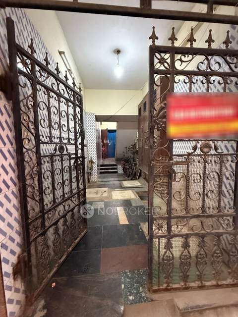 2 BHK Flat For Sale  In Mosque Street