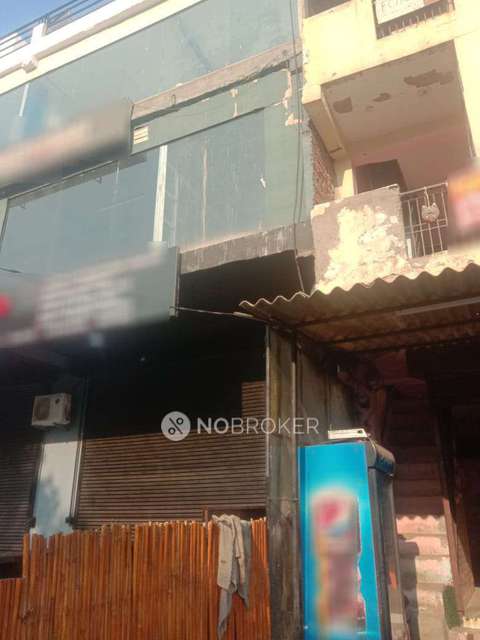 Shop in Hoshiyarpur, Noida for sale 