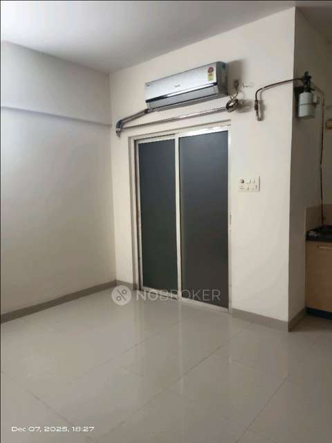 1 RK Flat In Amanora Metro Tower for Rent  In Hadapsar