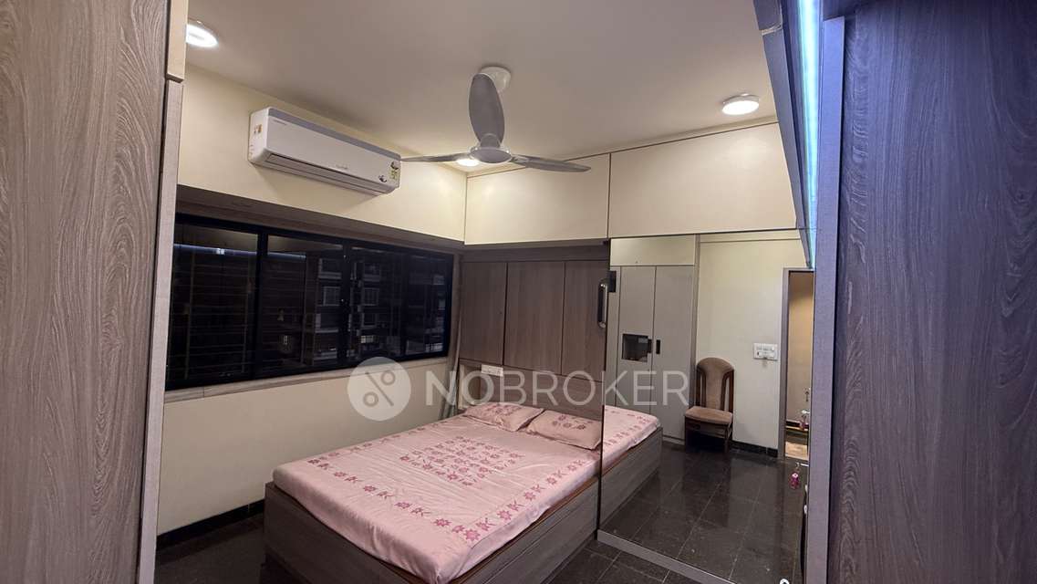 Single Room for Female In 2 BHK  In Lokhandwala Complex In Andheri West