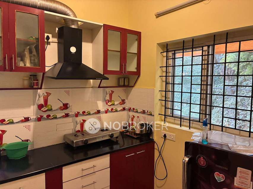 Single Room for Female In 2 BHK  In Jp Nagar 