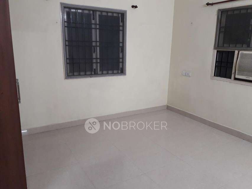 2 BHK Flat In Sai Bharath Apartment For Sale  In Thoraipakkam