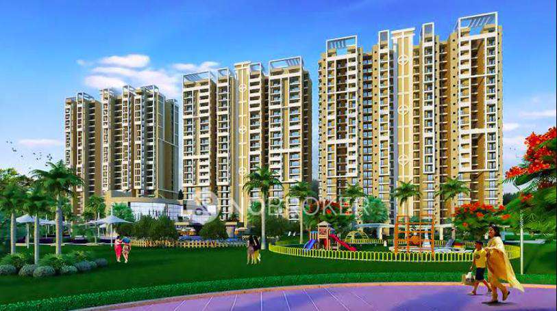 Single Room for Female In 2 BHK  In Ajnara Le Garden In Sector 16