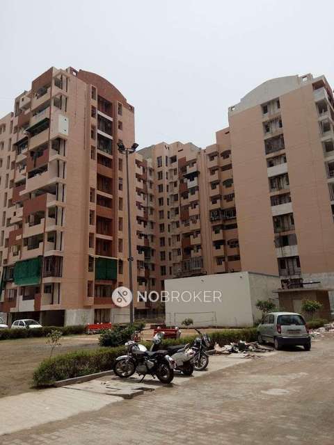Shared Room for Female In 4 BHK  In Indryavihar In Phi Iv