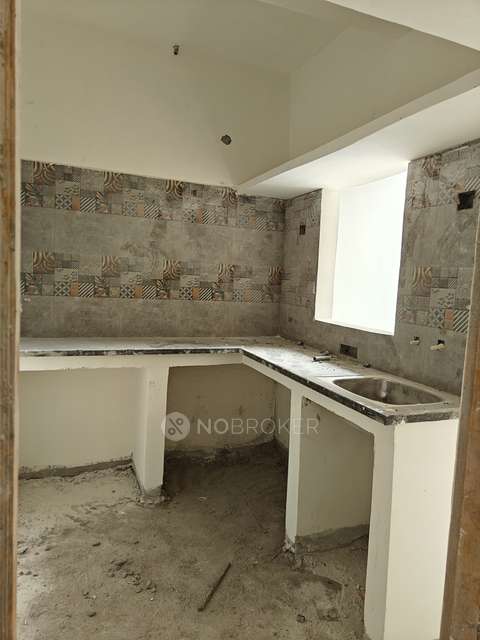 2 BHK Flat In Apartment For Sale  In Shastripuram Colony