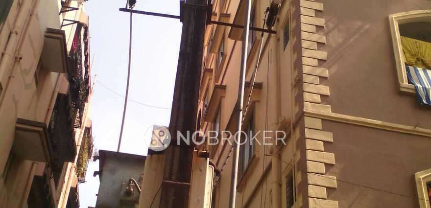 Single Room for  In 2 BHK  In Satya Krishna Siri Sampada Apartments In Begumpet
